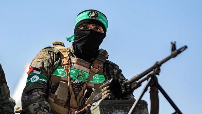 بالصور.. رسالة من “القسام” بـ”لسان حال” الأسرى الصهاينة