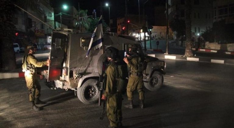 مواجهات عنيفة في “الضفة”.. أسرى وجرحى وشهداء! (فيديو)