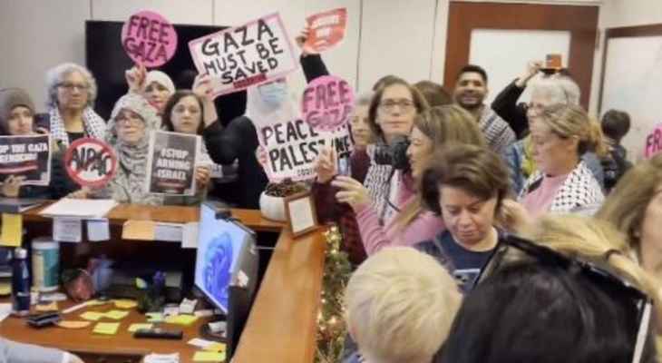 محتجون داخل الكونغرس: لوقف إطلاق النار في غزة