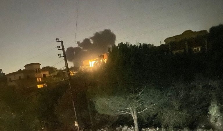 غارات جوية معادية على القرى الحدودية