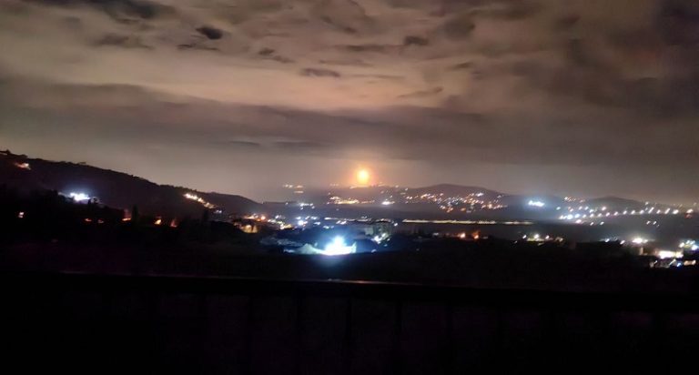 جريحة بقذيفة سقطت على منزل في شبعا (فيديو)