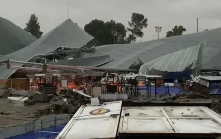 بالفيديو.. قتلى بإنهيار سقف ناد رياضي في الأرجنتين