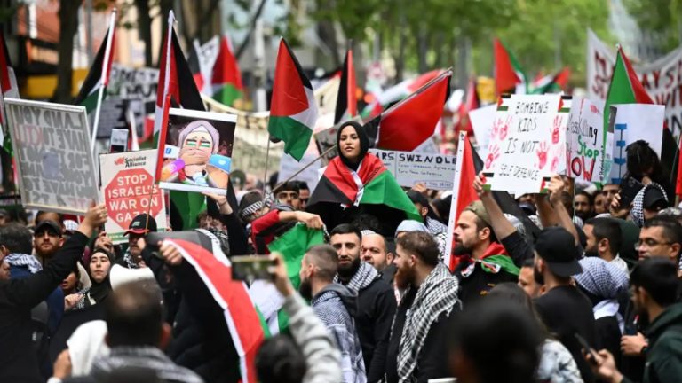 بالفيديو.. تظاهرات في أستراليا تنديداً بحرب غزة