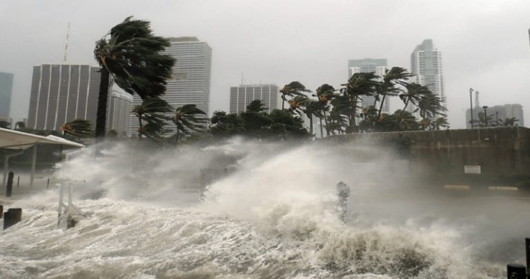 بالفيديو.. مقتل 6 أشخاص بإعصار في تينيسي الأميركية