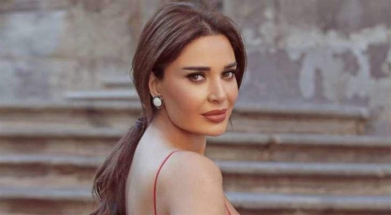 رسالة من سيرين عبد النور لنادين الراسي: “الشاشة تروق لها”