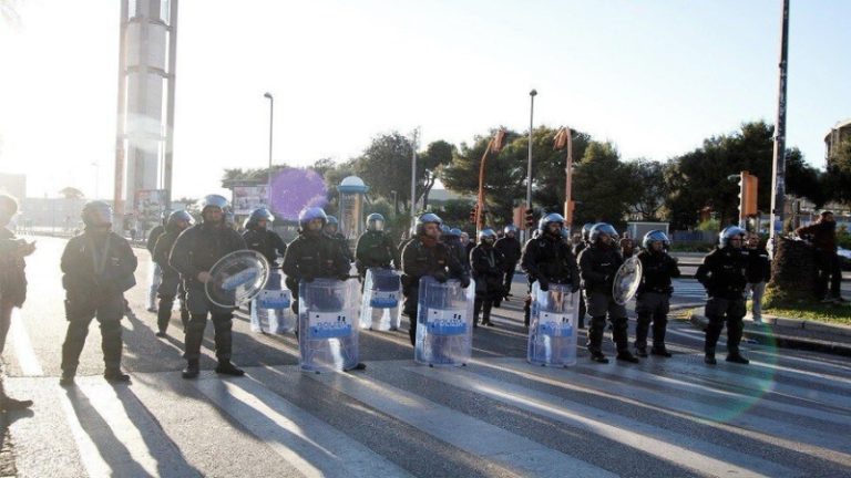 تظاهرة في إيطاليا احتجاجاً على إغلاق المساجد!