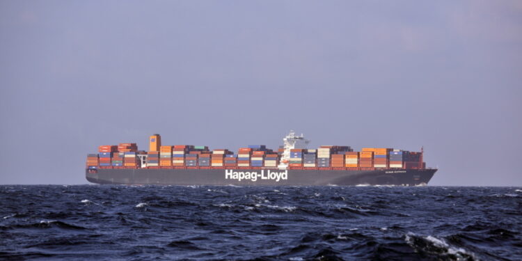 مروراً بالسعودية والأردن.. شحنات غذائية طازجة من الإمارات إلى “إسرائيل”