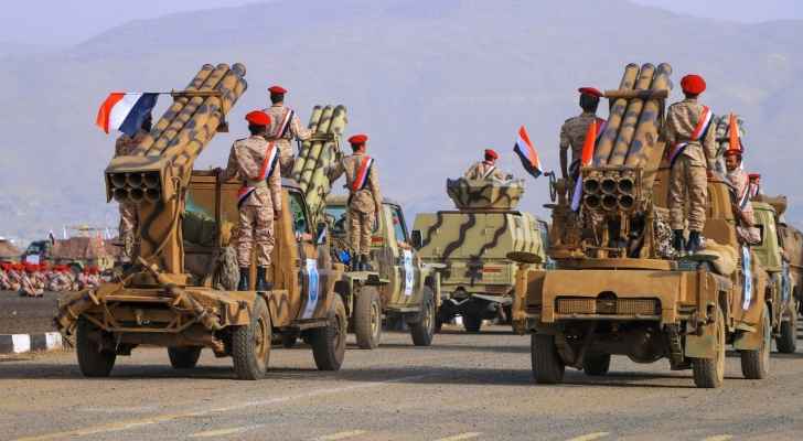 “أنصار الله”: استهدفنا سفينة تجارية وقصفنا أهداف في “أم الرشراش”