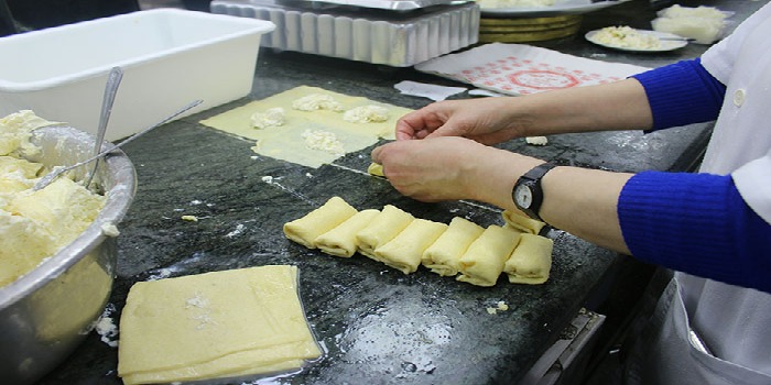 بالصور ـ إقفال “حلويات التوم”: فضلات جرذان في مواد التصنيع