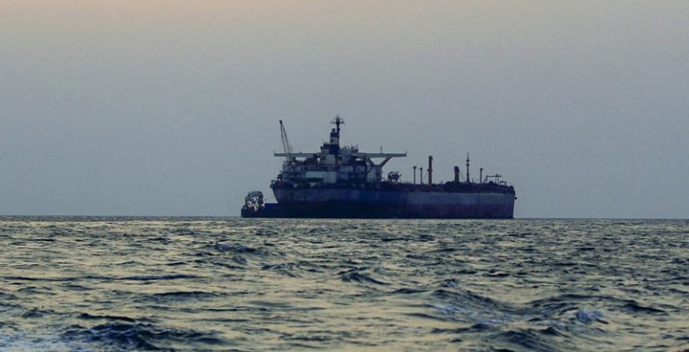 هجوم على سفينة شحن في عدن