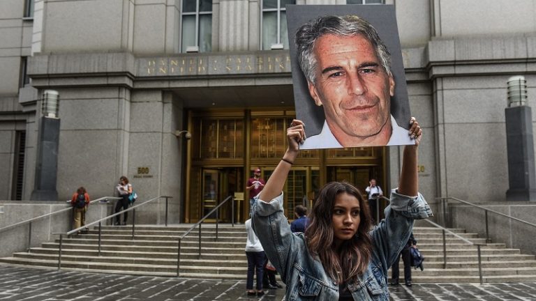 “جزيرة الخطيئة” تجمع رؤساء وشخصيات عالمية في “فضيحة إبستين” الجنسية!