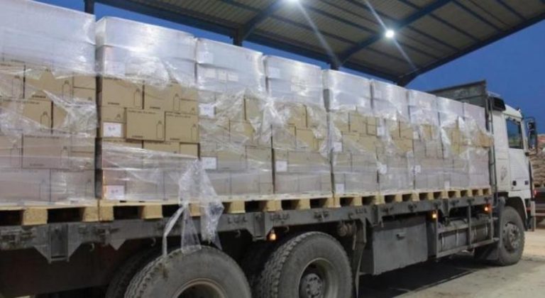أول شاحنة أدوية إلى غزة من دون تفتيشها
