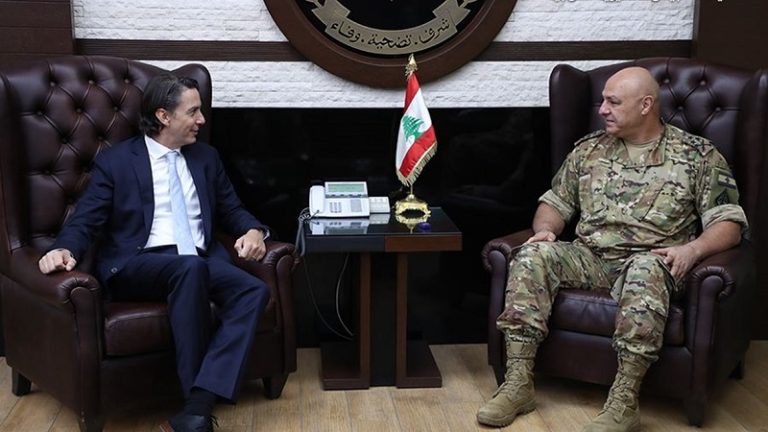 هوكشتاين يُحرّك مياه الرئاسة.. بحجارة جوزف عون