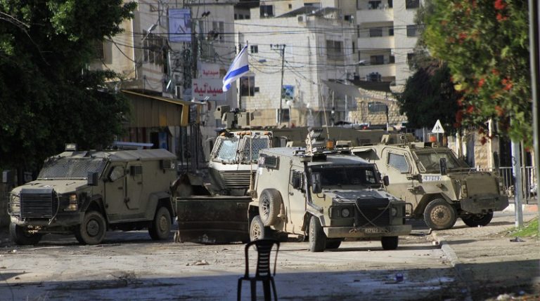 اقتحامات واشتباكات في الضفة الغربية