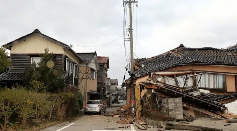 مقتل 4 أشخاص بزلزال اليابان