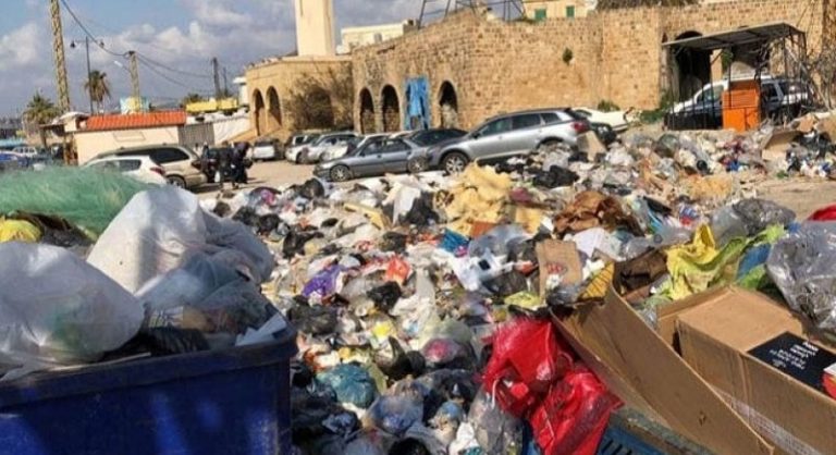 بدء رفع النفايات من أحياء وشوارع صيدا