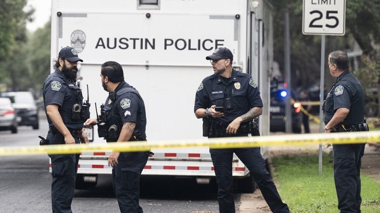 بالصور.. الشرطة الأميركية تبحث عن مجرم خطير