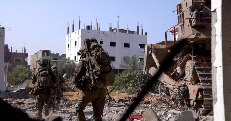 دبابات الاحتلال تحاصر طفلة منذ 3 ساعات في غزة