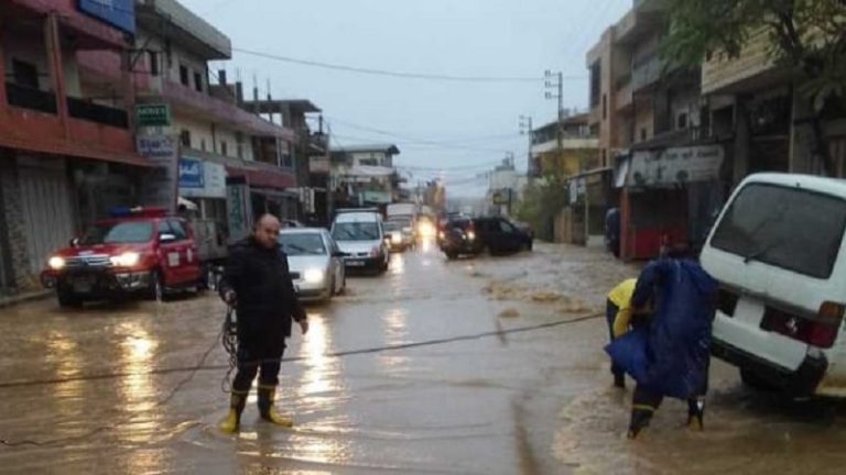 بالفيديو.. طريق الميناء في طرابلس يغرق!