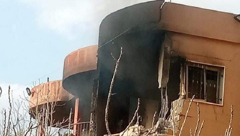 بالصور: قصف على رب ثلاثين.. واحتراق منزل