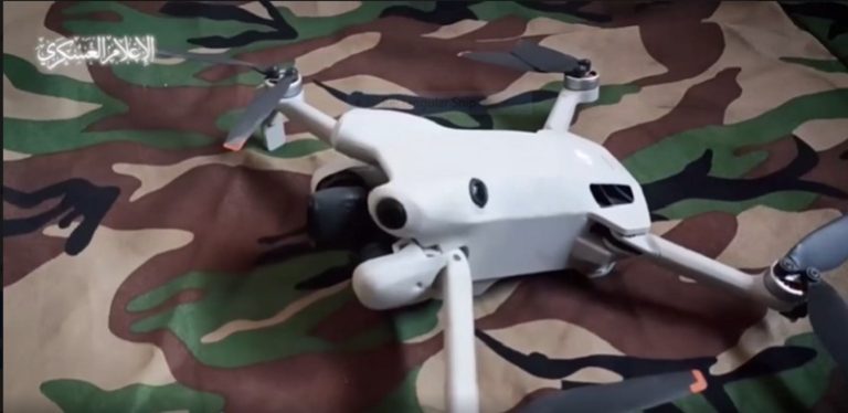 بالفيديو.. “القسام” تسيطر على طائرة “درون” صهيونية