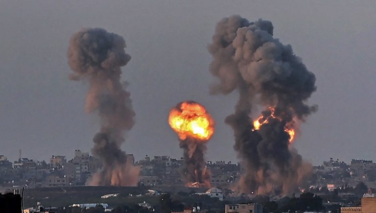 بالفيديو.. لحظة انفجار المبنى بقوات الاحتلال في مخيم المغازي