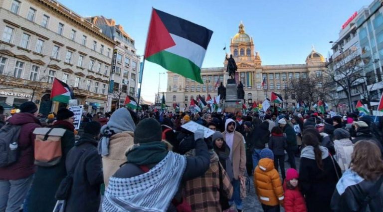 “فلسطين حرة”.. مظاهرات لدعم غزة في براغ