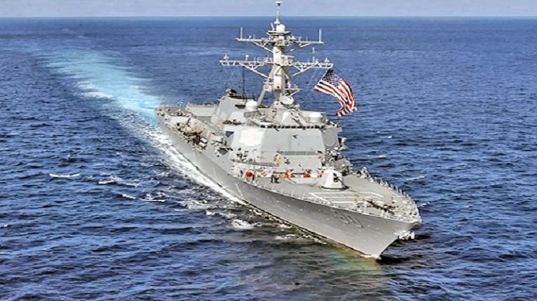 “أنصار الله” تستهدف سفينة أميركية بالقرب من المكلا