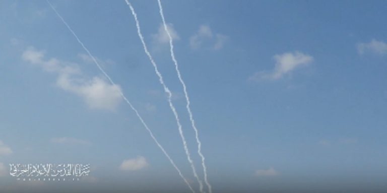 بالفيديو.. “سرايا القدس” تقصف مستوطنات العدو