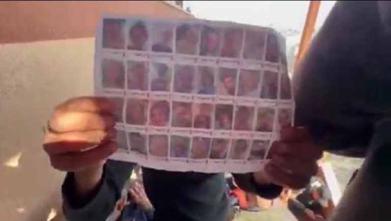 بالفيديو: للمرة الأولى.. إلقاء منشورات صهيونية لصور أسرى في غزة