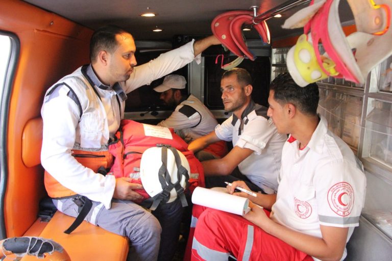 مصير مسعفي الهلال الأحمر في غزة مجهول!