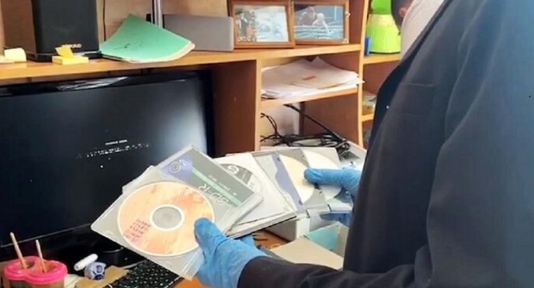 ما علاقة “شهود يهوه” بتسليح أوكرانيا؟