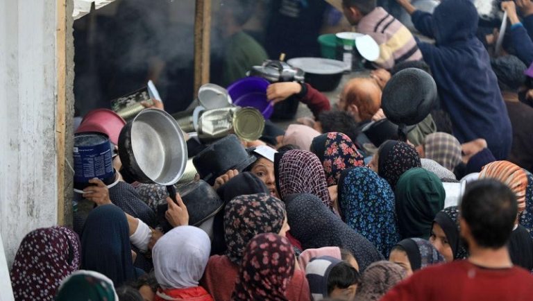 جيش الاحتلال قتل عشرات الفلسطينيين حاولوا الحصول على مساعدات