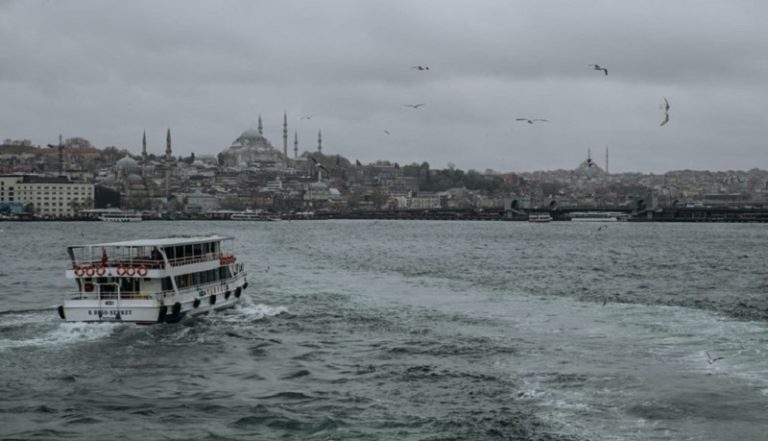 توقف حركة السفن في مضيق الدردنيل