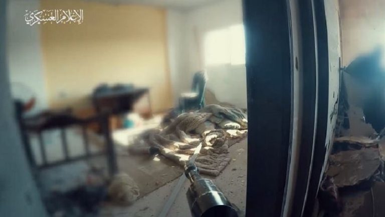 بالفيديو: مقاتلو “القسام” يلتحمون مع آليات وجنود العدو في غزة