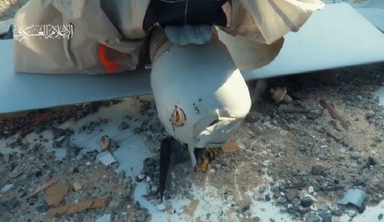 بالفيديو.. “القسام” تستولي على طائرتين للعدو من نوع “سكاي لارك”