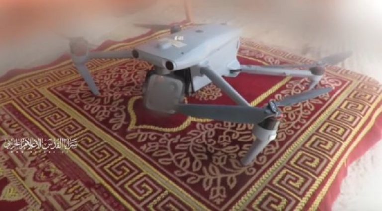 بالفيديو.. “سرايا القدس” تسيطر على طائرة استطلاعية للعدو في غزة