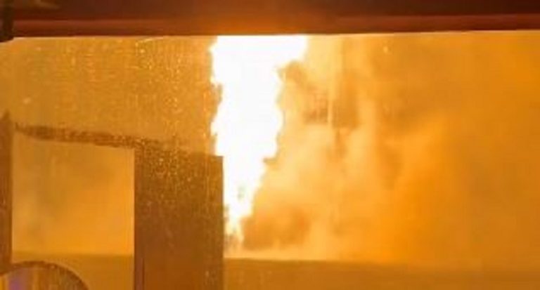 بالفيديو.. حريق هائل بانفجار خط أنابيب غاز في أميركا