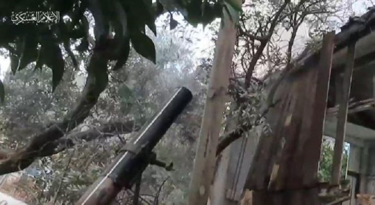 بالفيديو.. مفارز الهاون القسامية تدك حشودات العدو في غزة