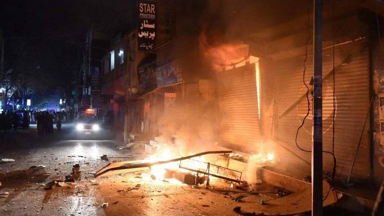 مقتل 5 عناصر شرطة بانفجار في باكستان