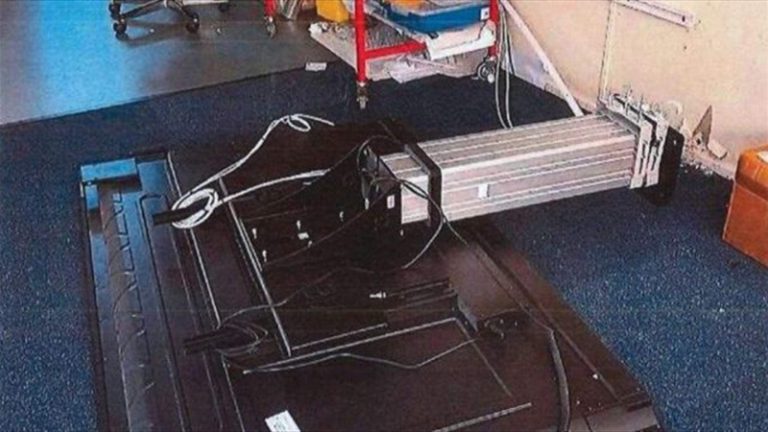 لوح رقمي كاد ينهي حياته!