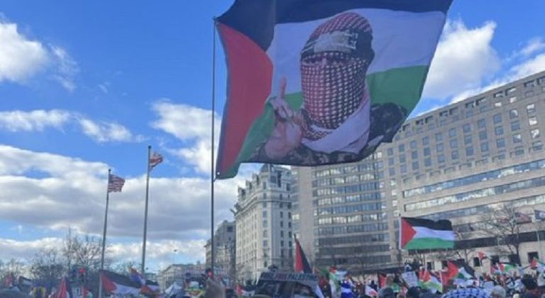 بالفيديو.. عشرات المتظاهرين في واشنطن دعماً لغزة!