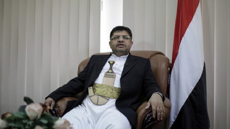 الحوثي: الولايات المتحدة وبريطانيا هما من يقوم بإيقاف جميع السفن