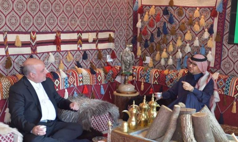 لقاء ودي “مضطر” في اليرزة.. وإيران تؤكد: لا نتدخل بقرارات “حزب الله”!