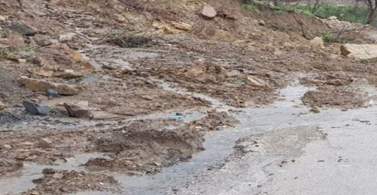 طرقات لبنان مهددة بالانزلاقات