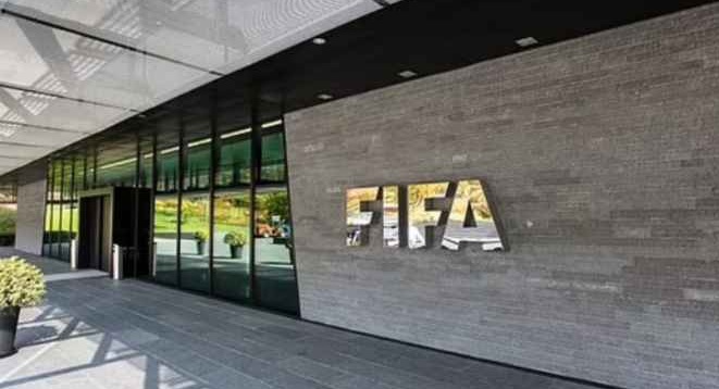 فيفا يكشف: هذه الأندية ممنوعة من قيد لاعبين جدد