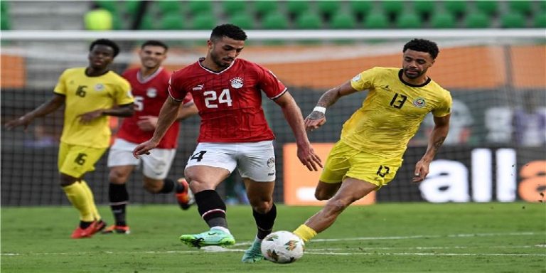 كأس أمم إفريقيا لكرة القدم: صلاح يُنقذ مصر من فخ موزمبيق