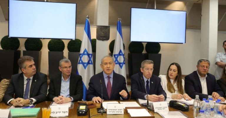 شجار خلال إجتماع حكومة العدو.. وإنتقادات لرئيس الأركان