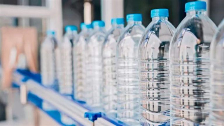 تحذير من مخاطر  المياه المعبأة “بالقنينة البلاستيكية”!