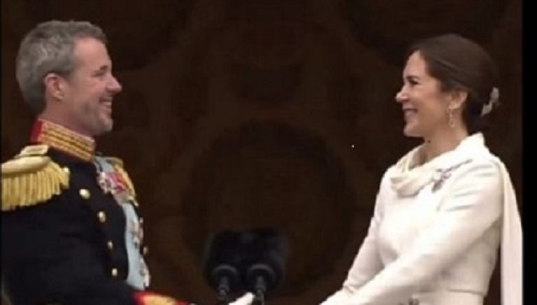 بالفيديو ـ مديرة المبيعات.. ملكة!